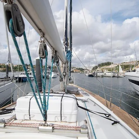 Πλωτό κατάλυμα Bnk Sailing *
