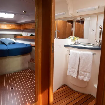 Bnk Sailing Botel